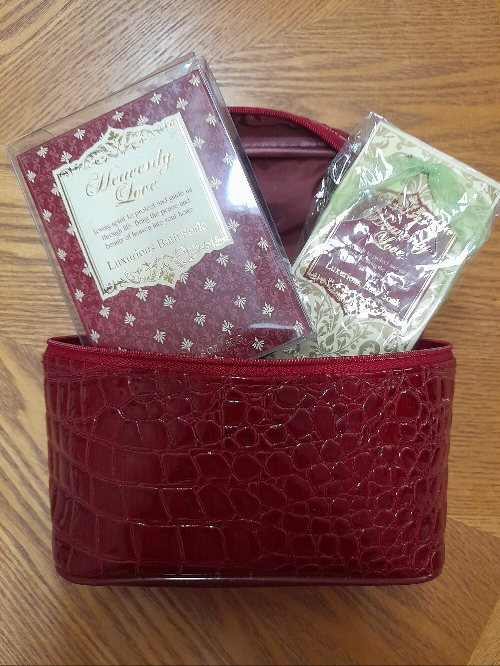 Heavenly Love Overnight Cosmetic Travel Case Bundle With Bath Soak Set Size:OS